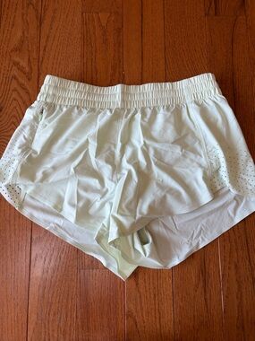 Athleta 3.5” hustle short